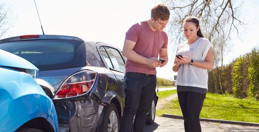 ACV Ratgeber: Richtiges Verhalten bei Autounfall