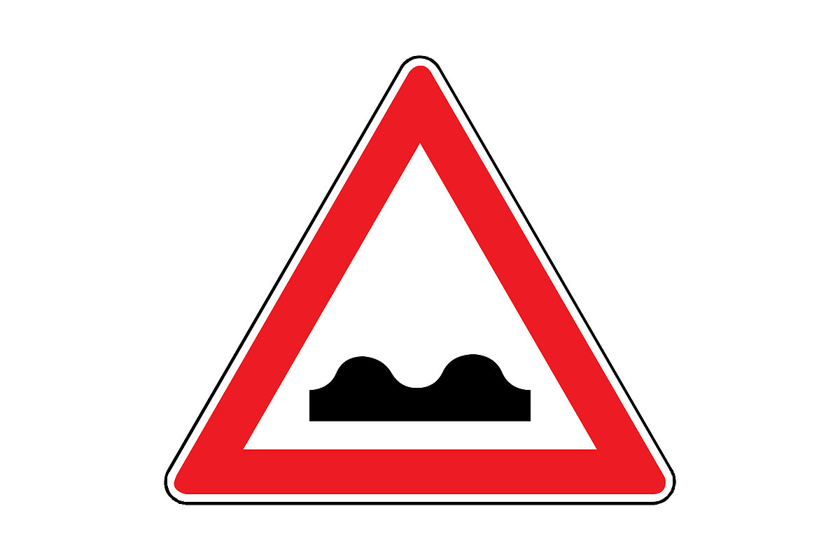 Verkehrsschild unebene Fahrbahn