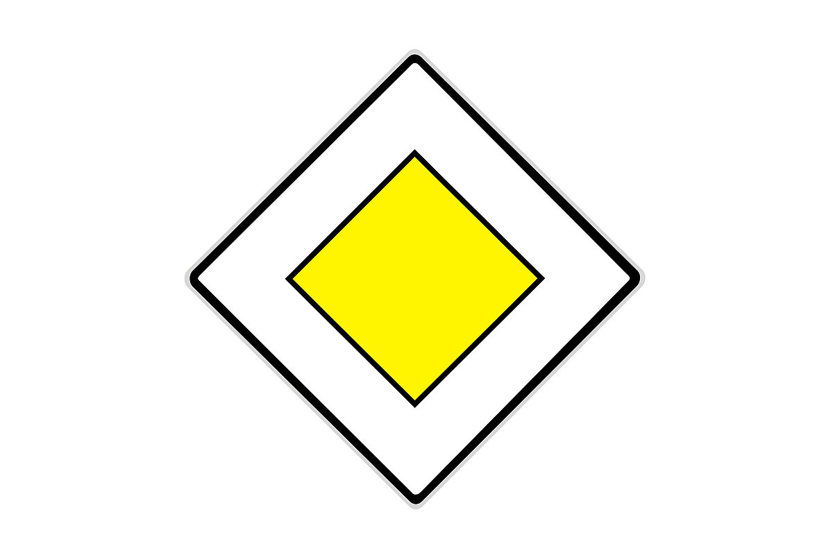 Verkehrsschild Vorfahrtsstraße