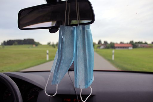 Mundschutz im Auto