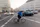 Fahrrad fährt über eine Straße