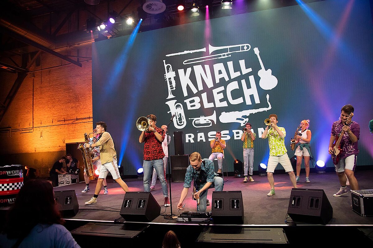 ACV Familienfest-Knall Blech auf der Bühne