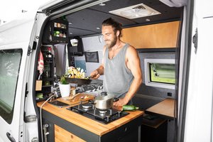 Mann kocht im Wohnmobil an fest verbauter Gasanlage – Gasprüfungspflicht ab Juni 2025 beachten