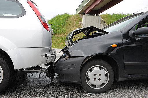 Auffahrunfall zwischen zwei Autos