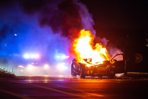 ACV Ratgeber_Was tun, wenn das Auto brennt