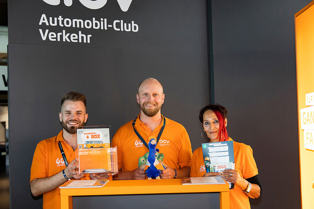 ACV Familienfest-Mitarbeiter am ACV Stand