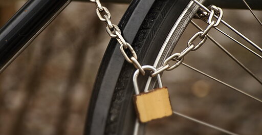 Fahrradschloss an einem Fahrrad