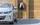 Auto lädt an einer Wallbox