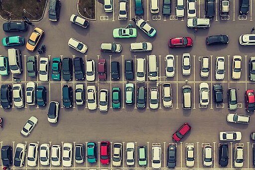 Ein voller Parkplatz