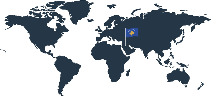 Eine Weltkarte mit einer Flagge des Kosovo, die auf die Region Kosovo in Südosteuropa gelegt wurde.