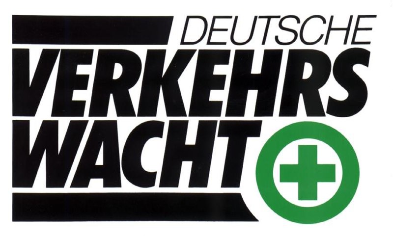 Deutsche Verkehrs wacht in schwarz mit grünem plus