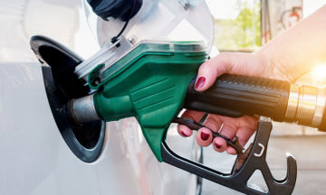 Hybrid Auto wird getankt
