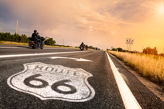 Route 66 während eines Sonnenuntergangs