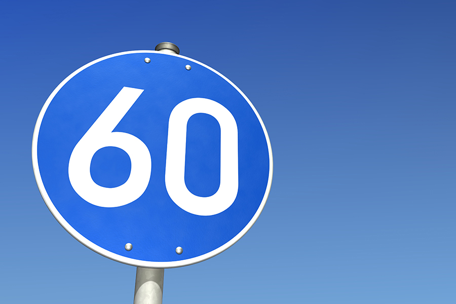 Verkehrszeichen mit der Mindestgeschwindigkeit von 60