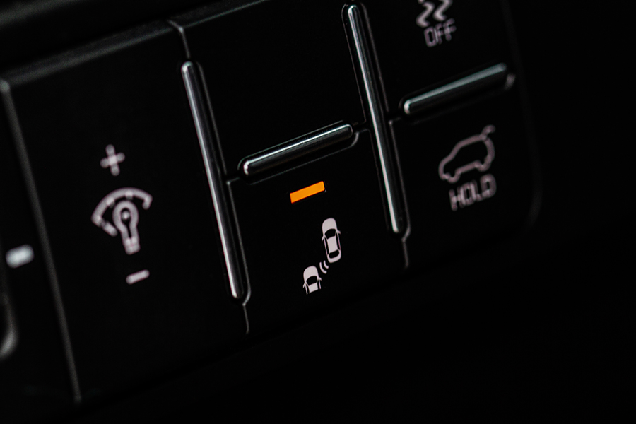 Knöpfe im Innenraum eines Autos
