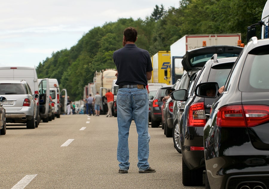 Autos stehen im Stau