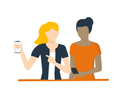 Abbildung von zwei Frauen: Die eine mit blonden Haaren hält ein Smartphone hoch und zeigt auf den Bildschirm, auf dem ein Häkchen zu sehen ist, während die andere mit dunklen Haaren ein Handy in der Hand hält und ein orangefarbenes Shirt trägt.