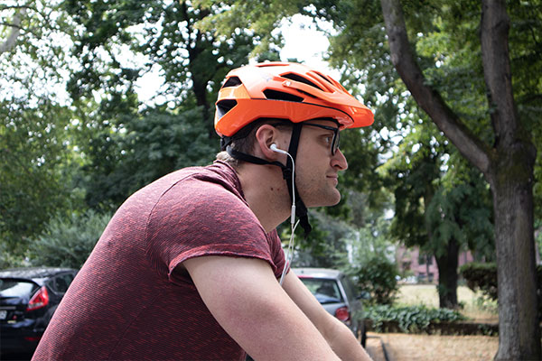 ACV Ratgeber_Kopfhóerer auf dem Fahrrad